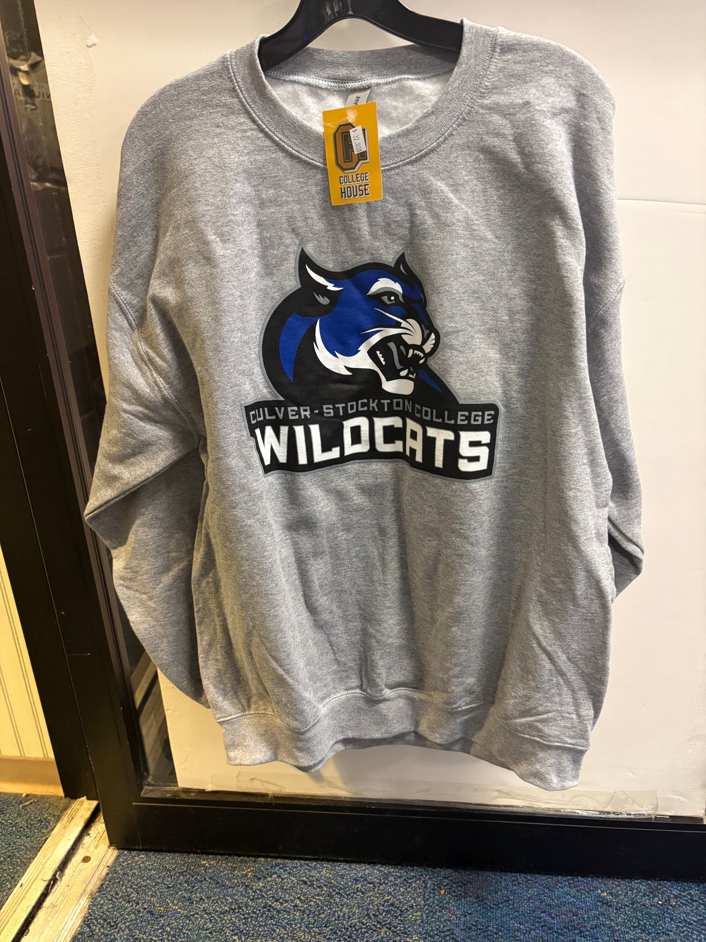 Basic Crewneck Logo Sweatshirt