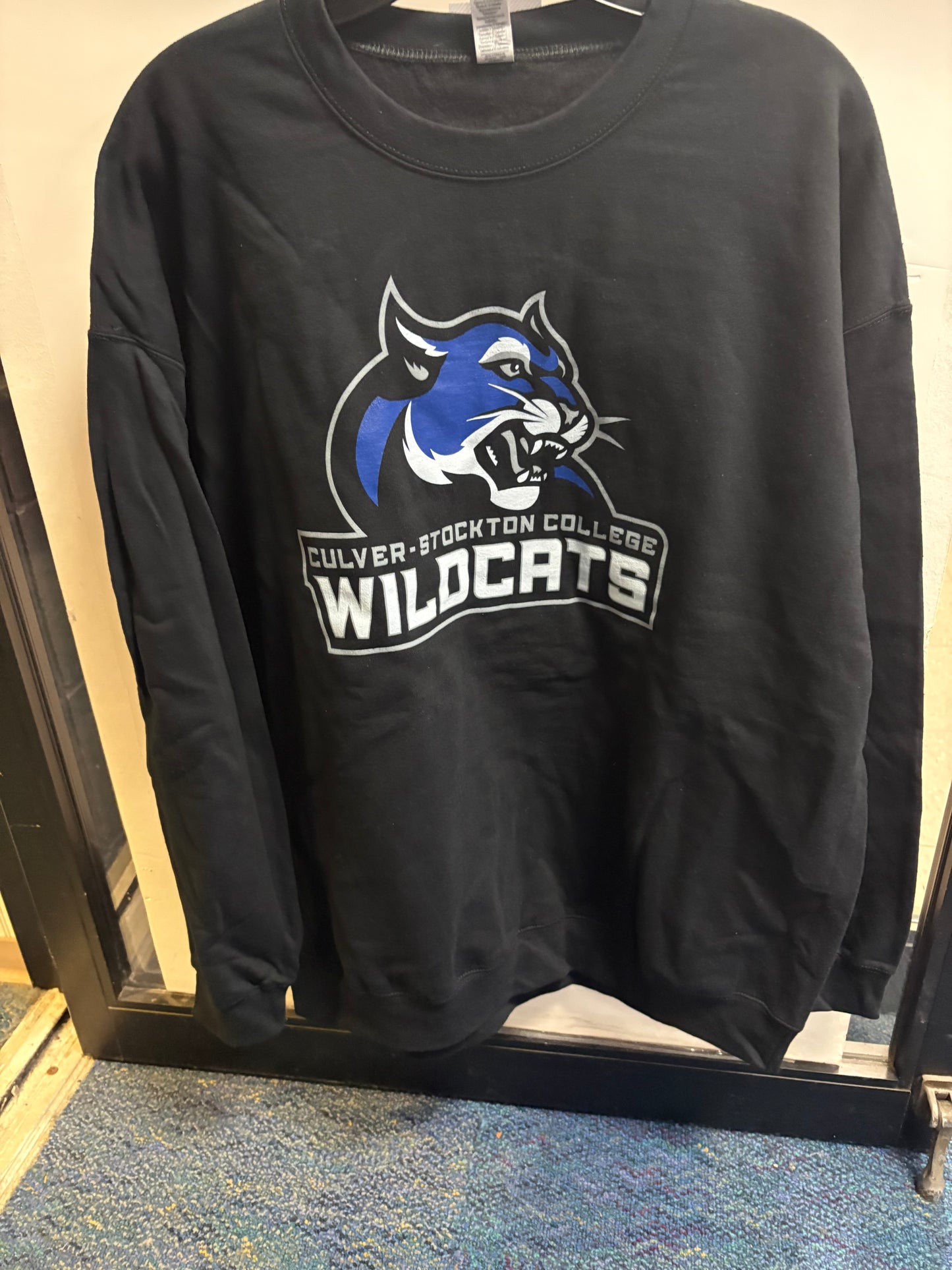 Basic Crewneck Logo Sweatshirt